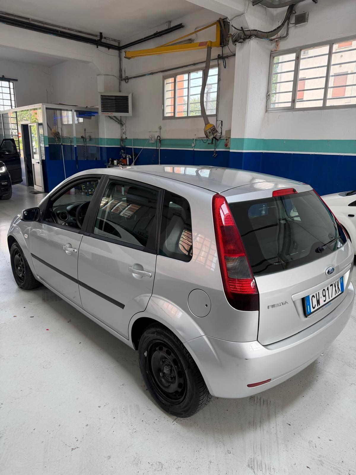 Ford Fiesta 1.4 16V 5p. Ghia