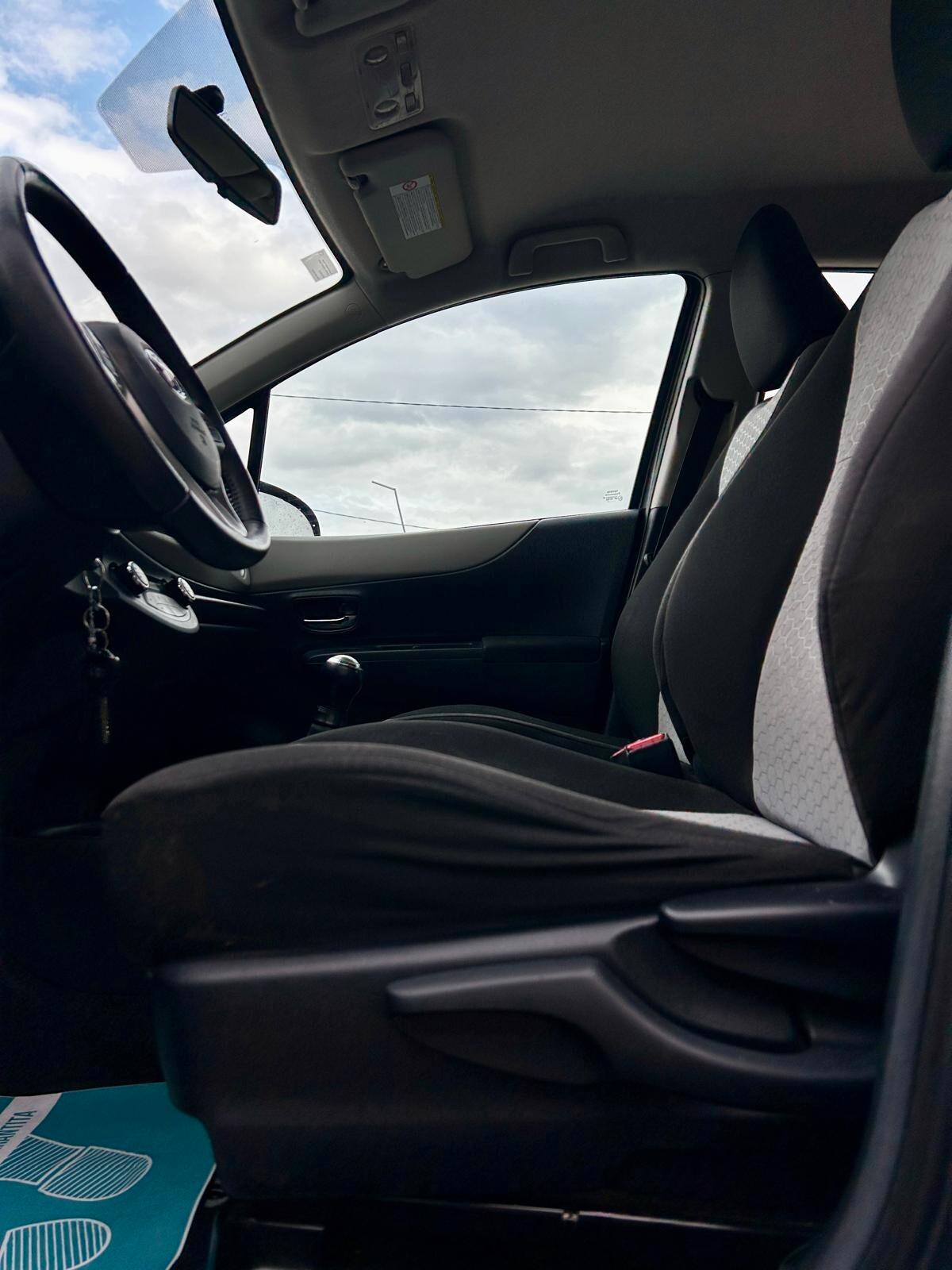 Toyota Yaris 1.0 5 porte Lounge - ok neopatentato