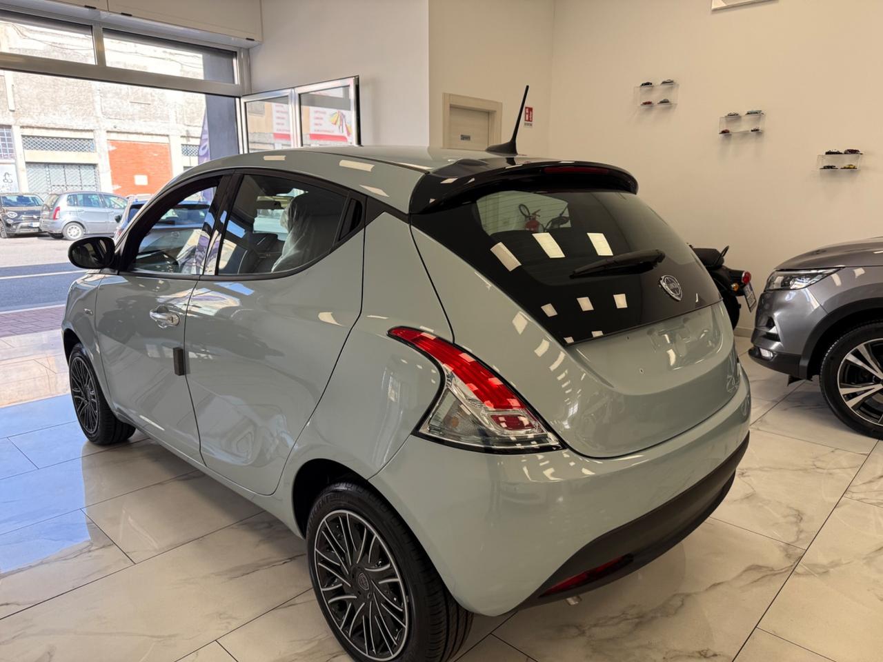 Lancia Ypsilon 1.0 FireFly 5 porte S&S Hybrid Oro