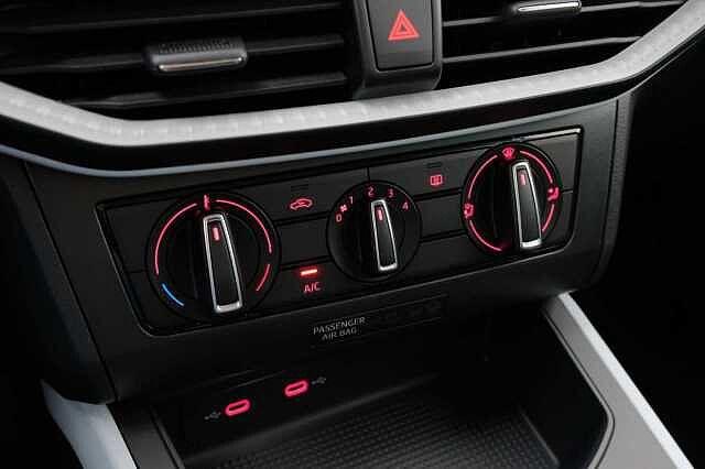 SEAT Arona 1.0 TSI 95cv Black Edition