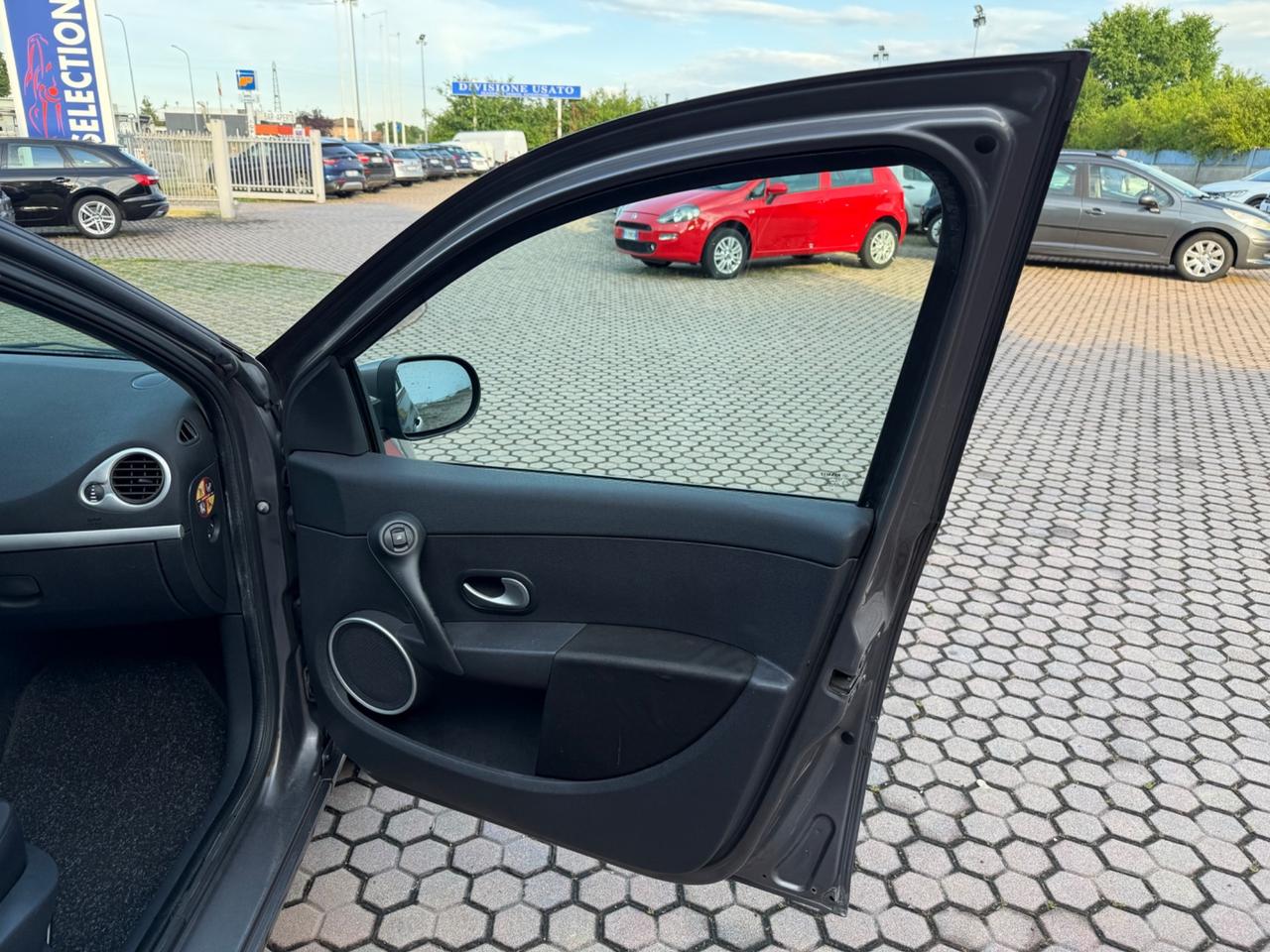 Renault Clio 1.2 16V 5 porte GPL Confort OK NEOPATENTATI