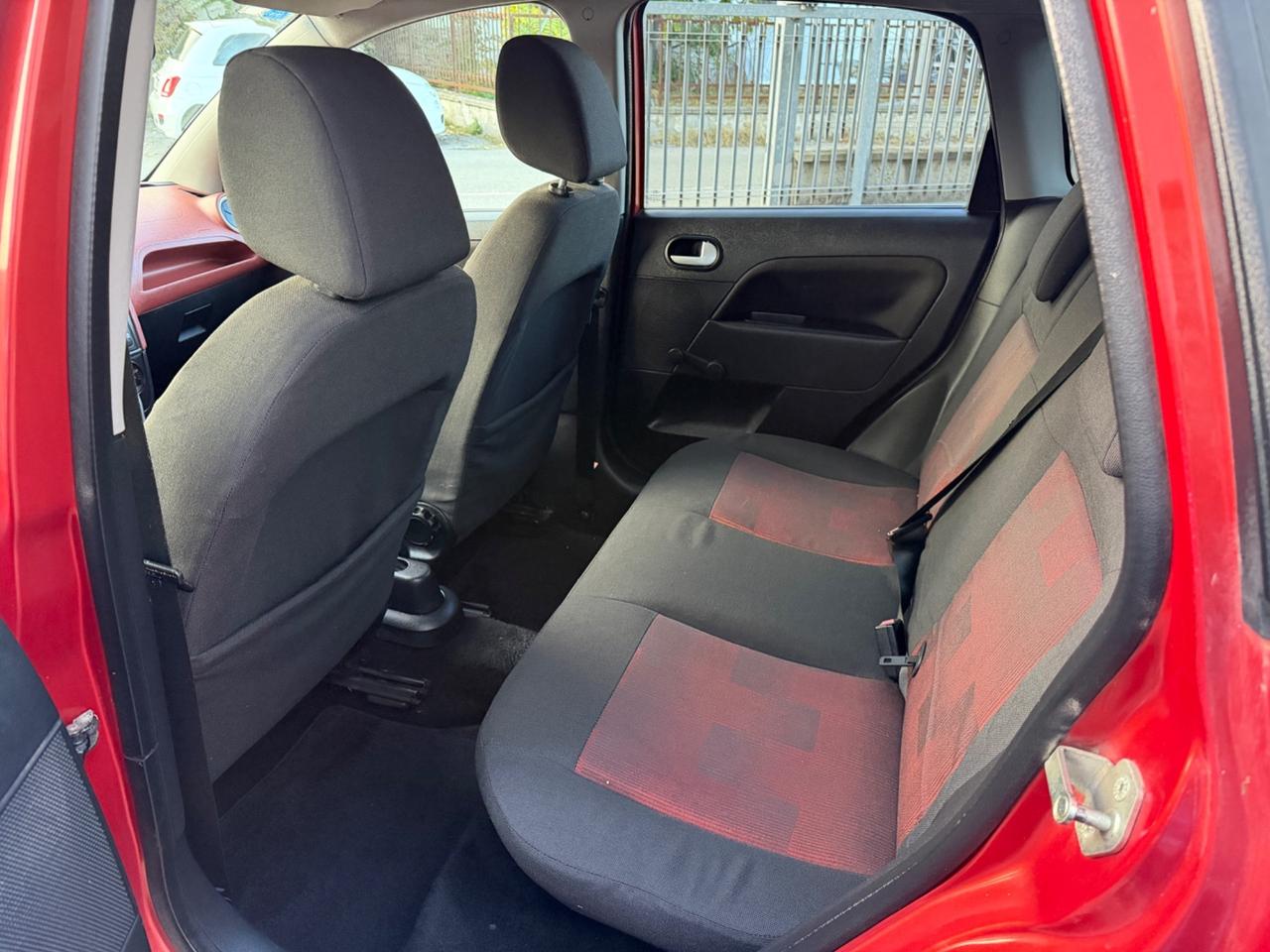 Ford Fiesta 1.4 d titanium NEOPATENTATI OCCASIONE