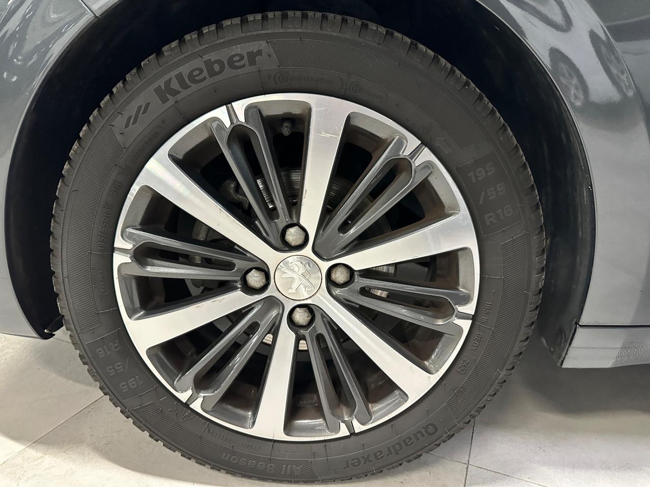Peugeot 208 BlueHDi 75 5 porte Allure Neopatentati