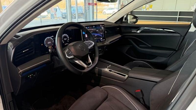 Volkswagen Passat Variant 2.0 TDI SCR EVO 110kW Business DSG Camera 360° LED 17"