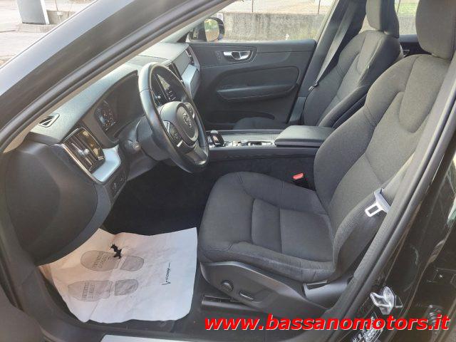 VOLVO XC60 B4 (d) AWD Geartronic Momentum Pro