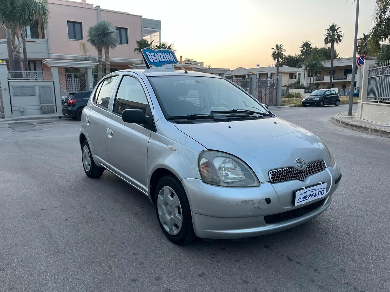 Toyota Yaris 1.0 benzina 5 porte Clima+Idroguida