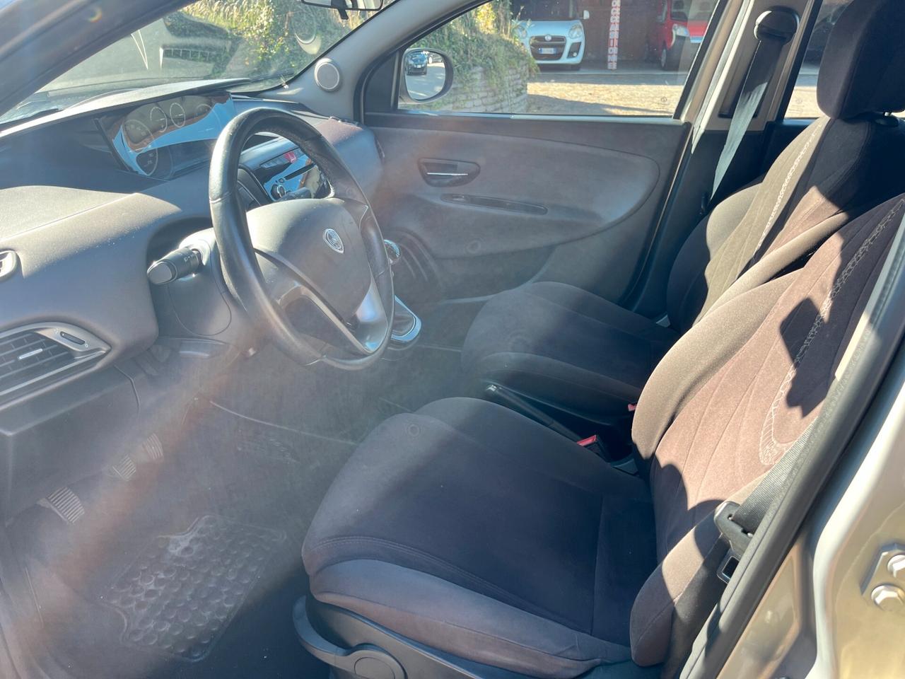 Lancia Ypsilon 1.2 69 CV 5 porte S&S Silver
