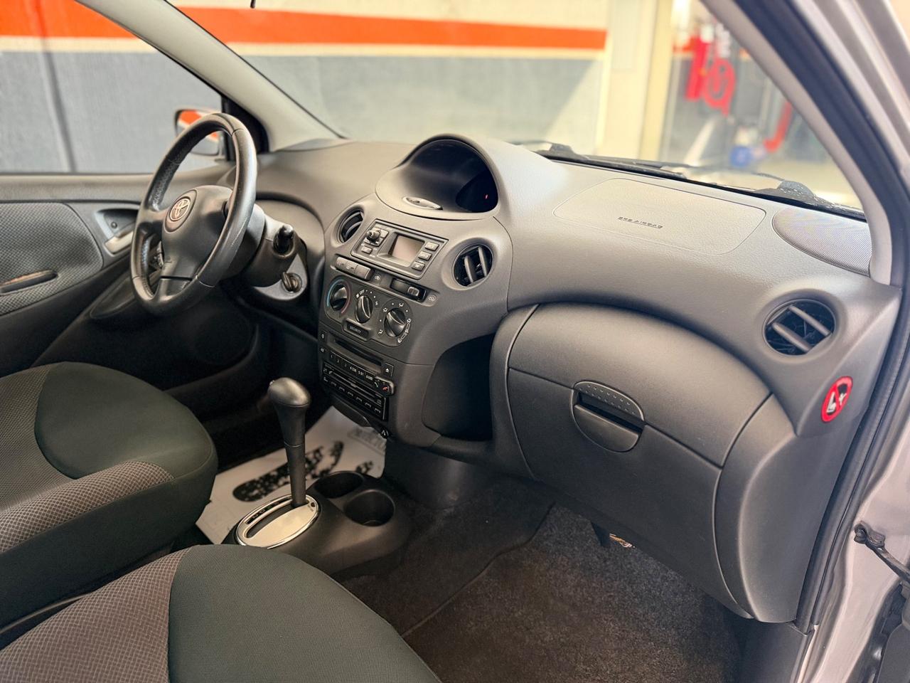 Toyota Yaris 1.3i 16V cat 5 porte Sol AUTOMATICO NEOPATENTATI