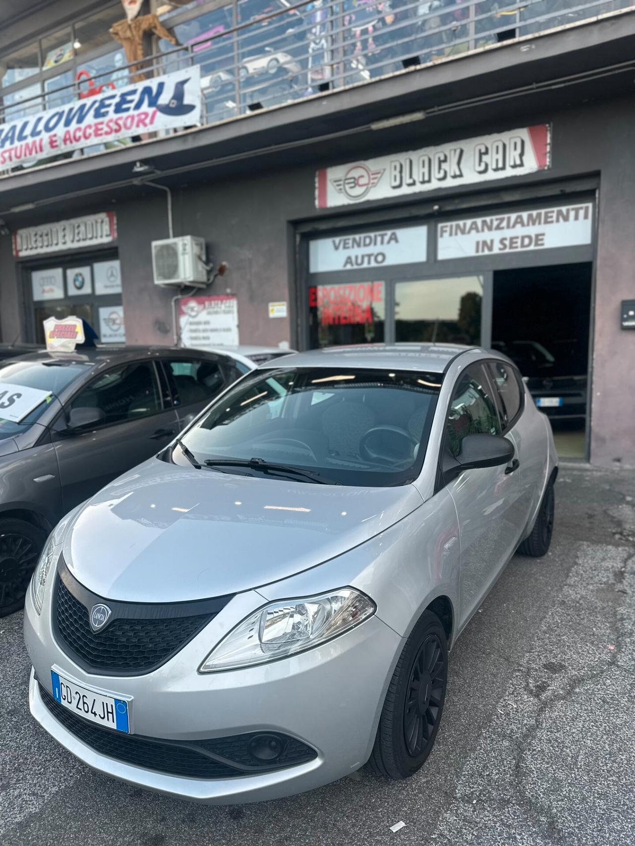 Lancia Ypsilon 1.0 FireFly 5 porte S&S Hybrid Ecochic Silver