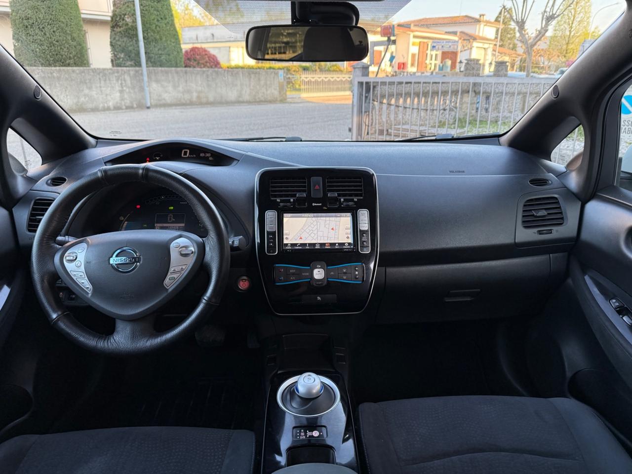 Nissan Leaf Tekna 30KWh Solar pack Spoiler 2016