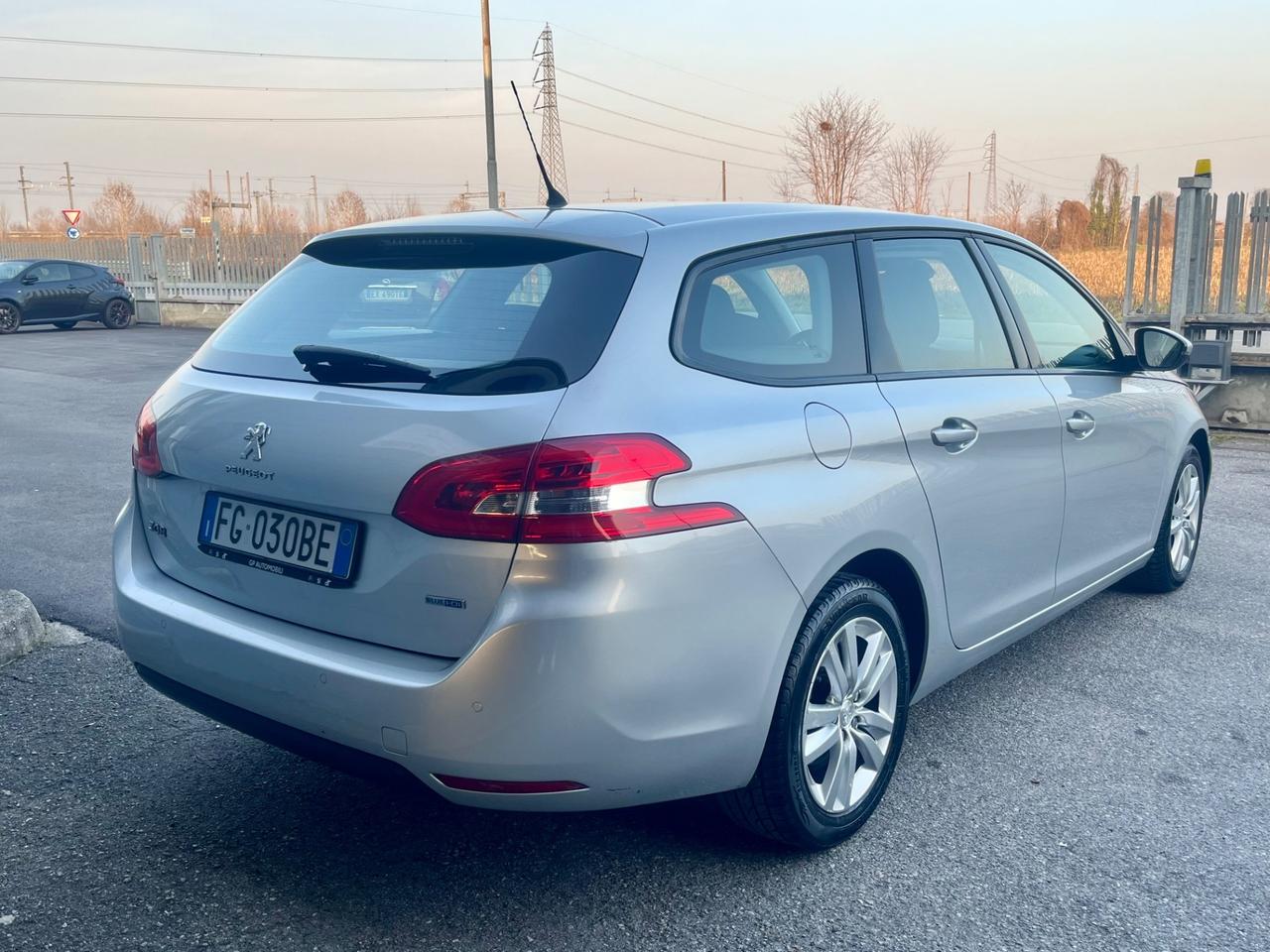Peugeot 308 BlueHDi 120 SW Allure
