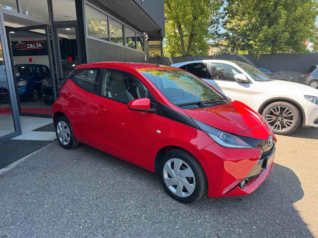 Toyota Aygo 1.0 VVT-i 69 CV 5 porte x-play