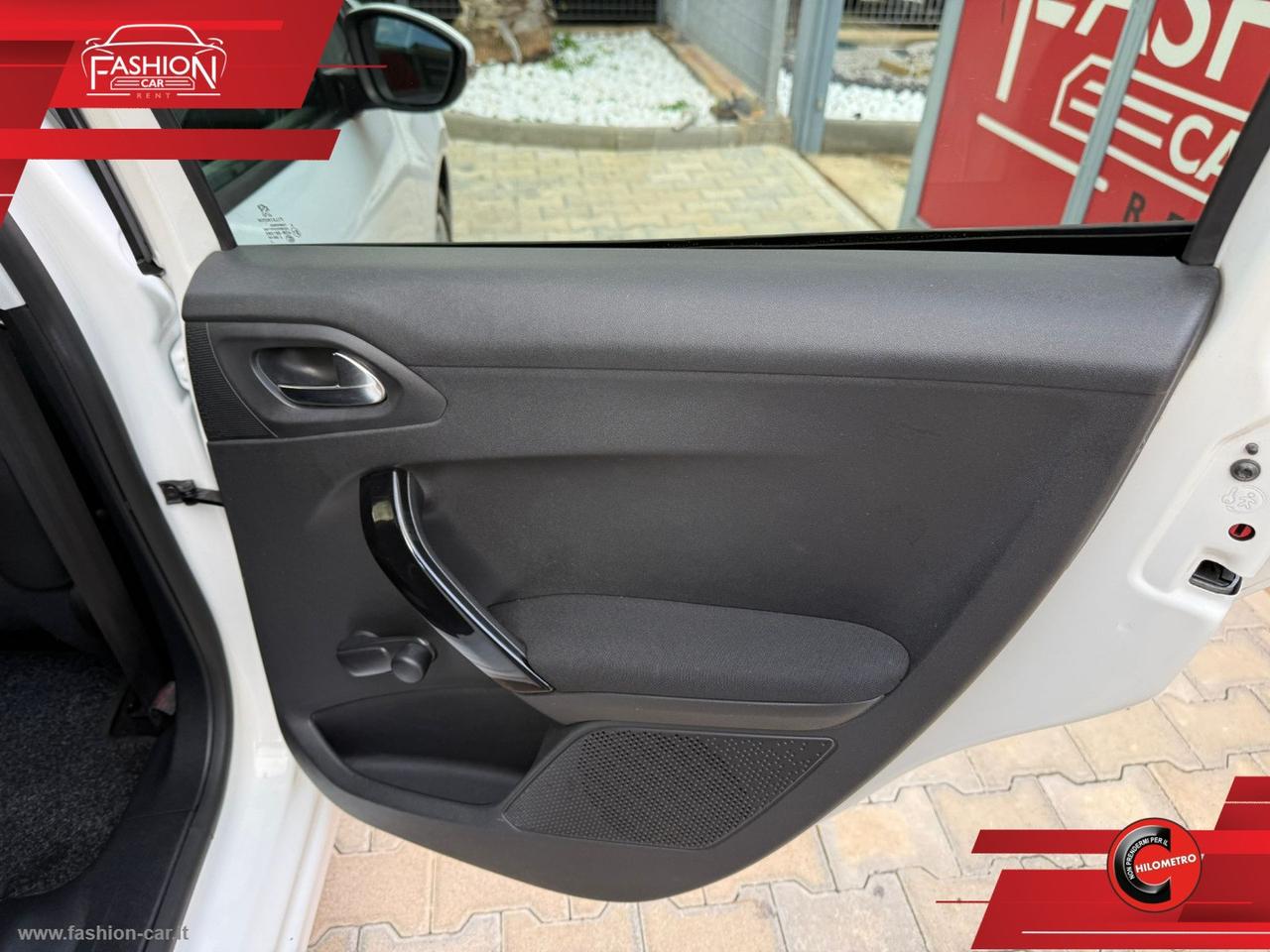 PEUGEOT 208 1.4 HDi 68 CV 5p. Business