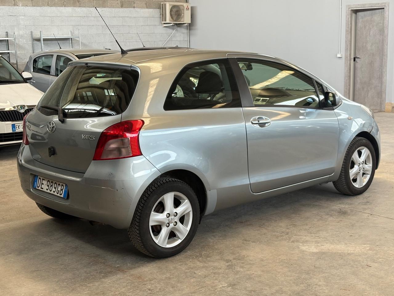 Toyota Yaris 1.0 3 porte Sol