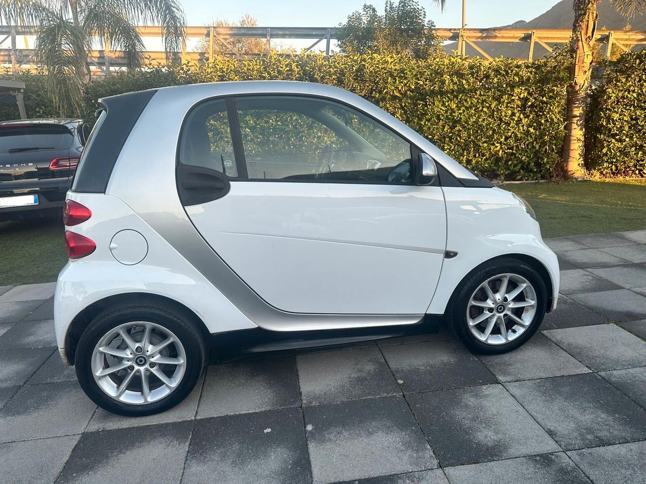 Smart ForTwo 1000 52 kW MHD Urbanrunner 2015 TETTO PANORAMICO