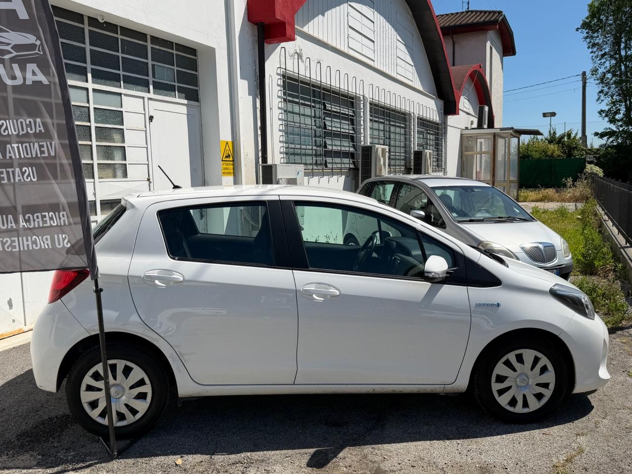 Toyota Yaris 1.5 Hybrid BASSI CONSUMI - CAMBIO AUTOM - NEOP.