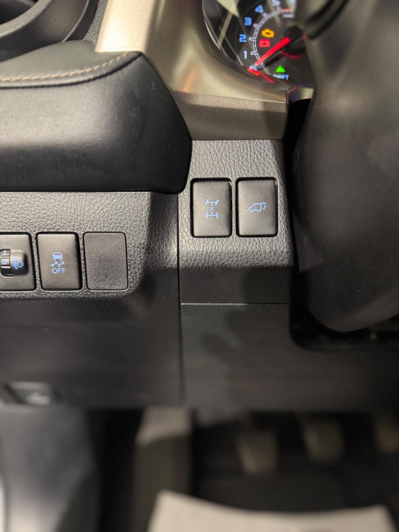Toyota RAV 4 2.0 D-4D 4WD Lounge White Ed.
