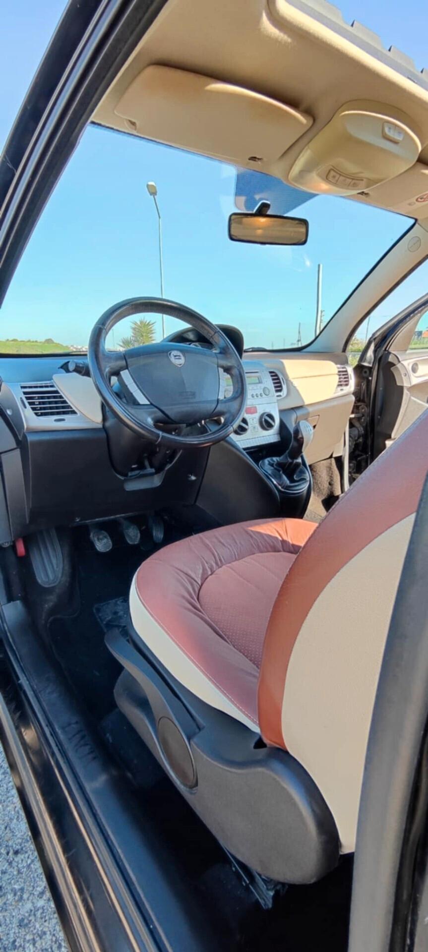 Lancia Ypsilon 1.3 Multijet 16V Momo Design