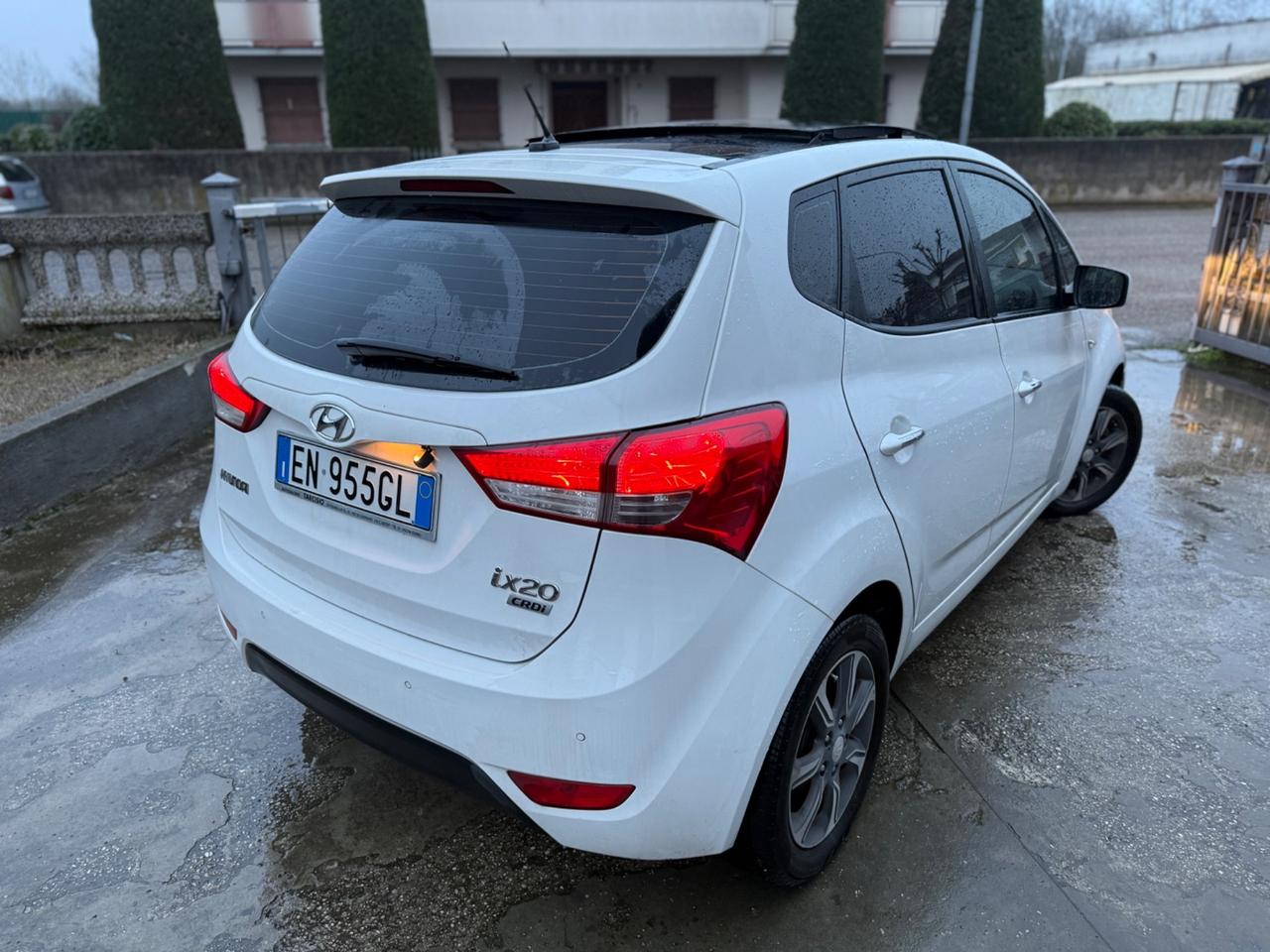 Hyundai iX20 1.6 CRDI FULL TETTO APRIBILE NEOPATENTATI