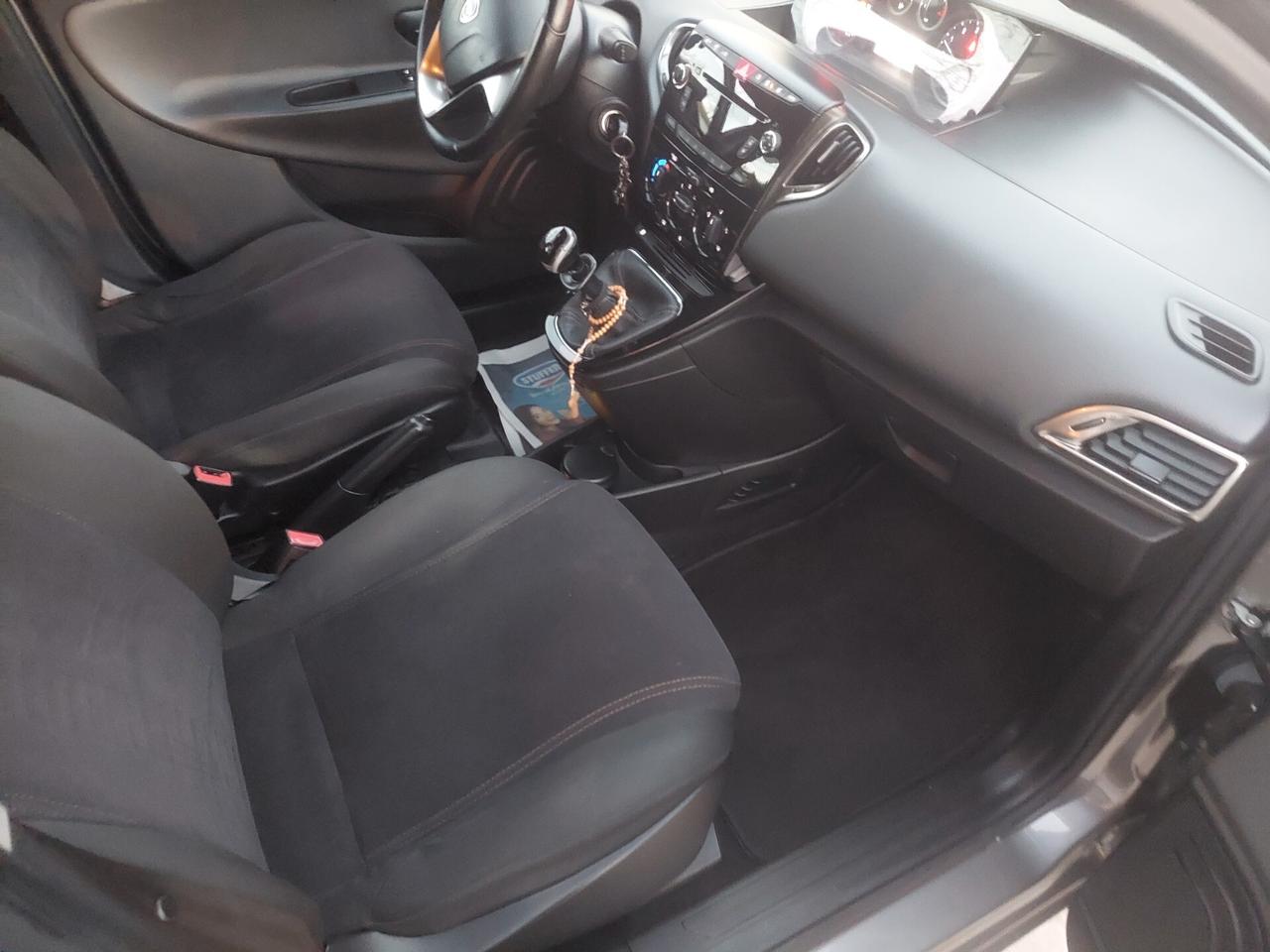 Lancia Ypsilon 1.2 69 CV 5 porte GPL