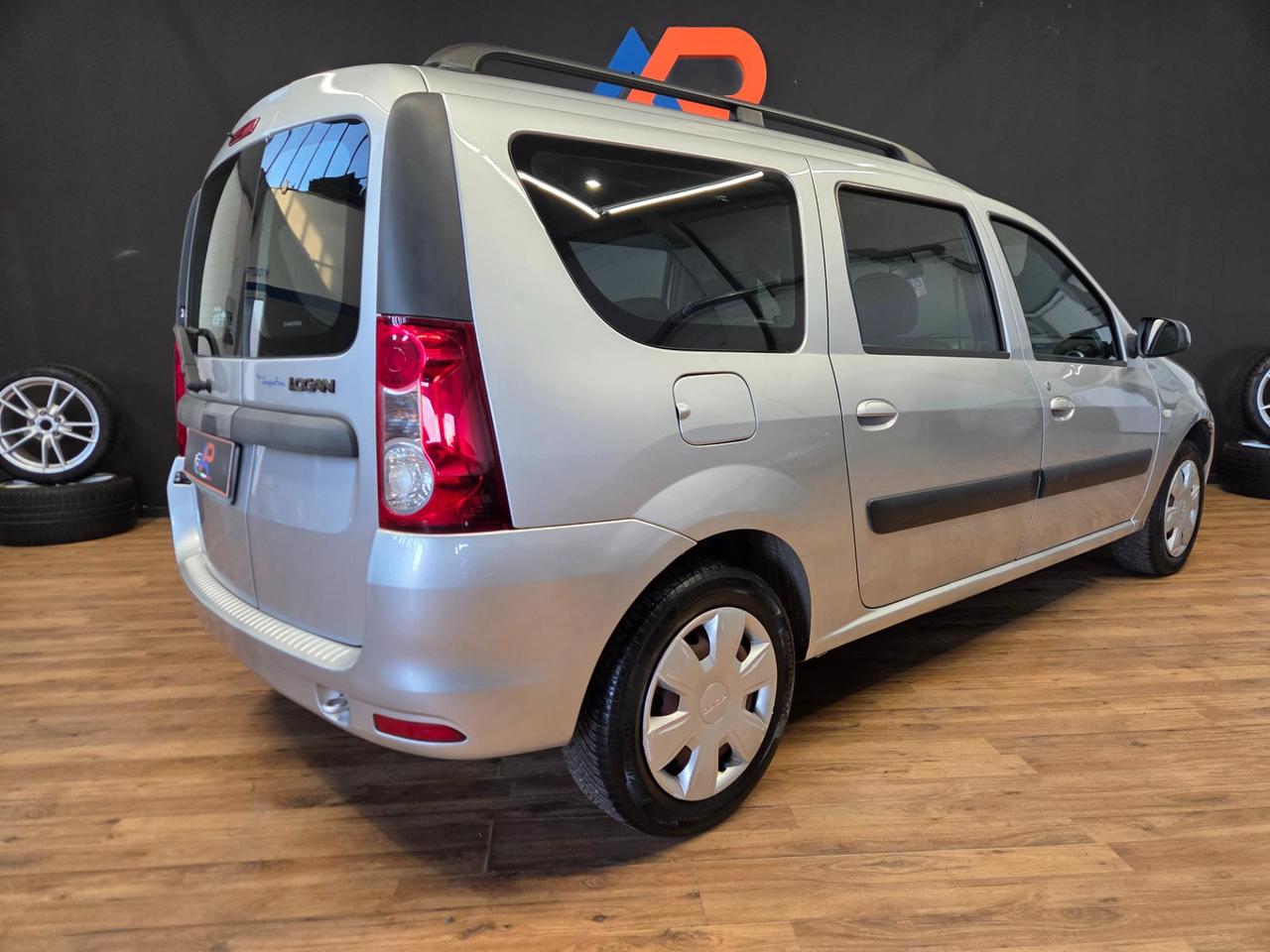 Dacia Logan MCV 1.6 Embleme (blackline) Gpl .ti