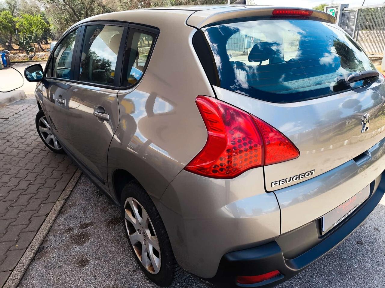 Peugeot 3008 1.6 HDi 115CV Access