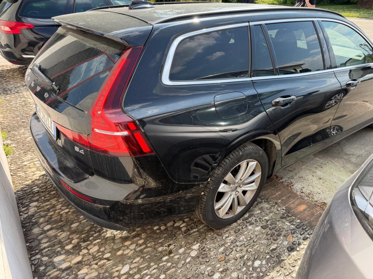 Volvo V60 B4 (d) Geartronic Momentum Business Pro