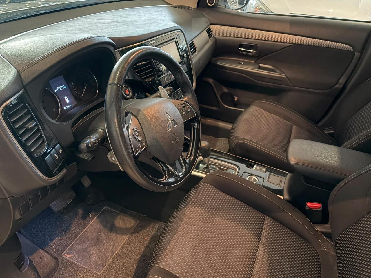 Mitsubishi Outlander 2.2 DI-D 4WD Instyle Plus SDA 7 posti