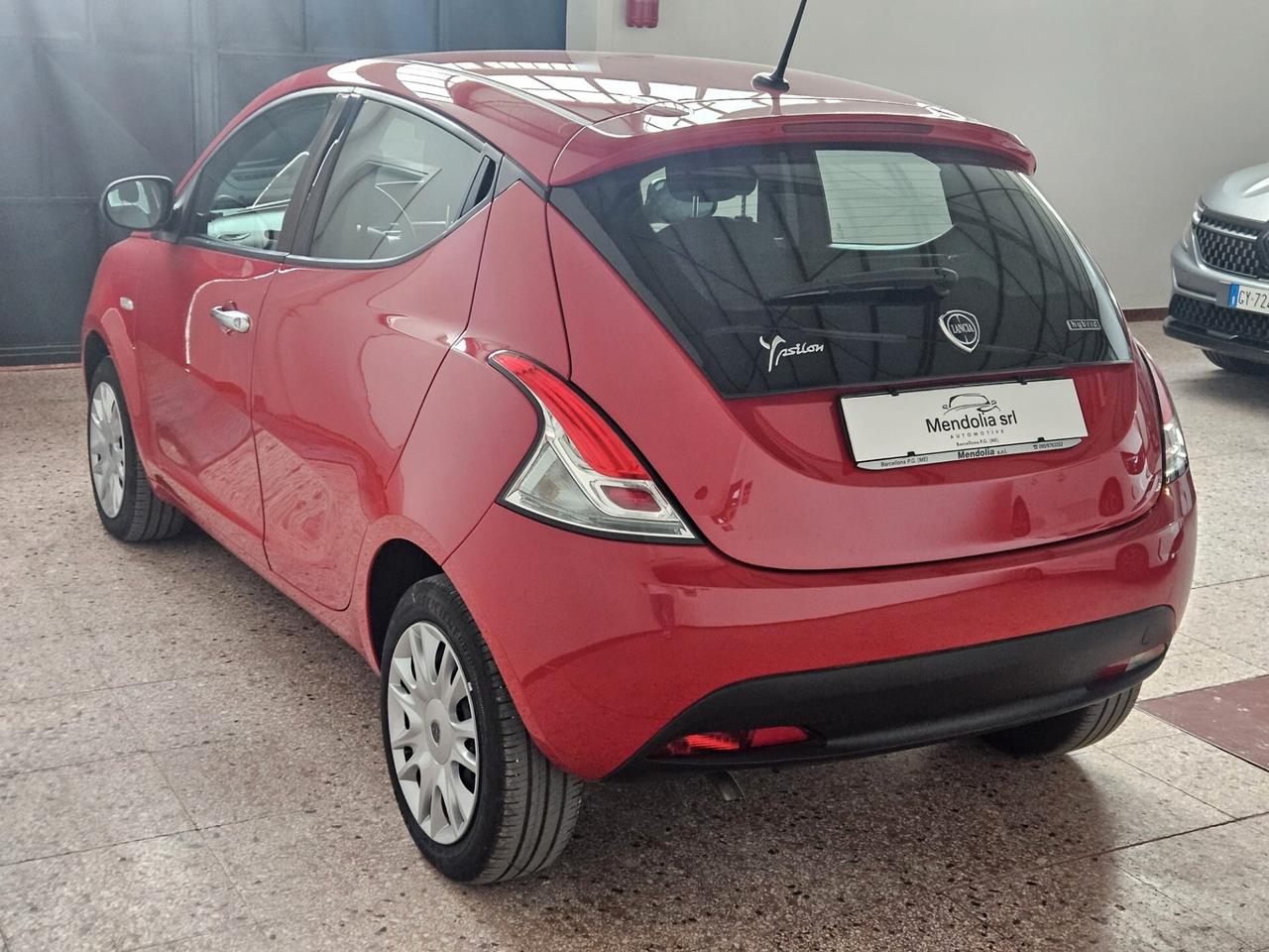 Lancia Ypsilon 1.0 FireFly 5 porte S&S Hybrid Silver