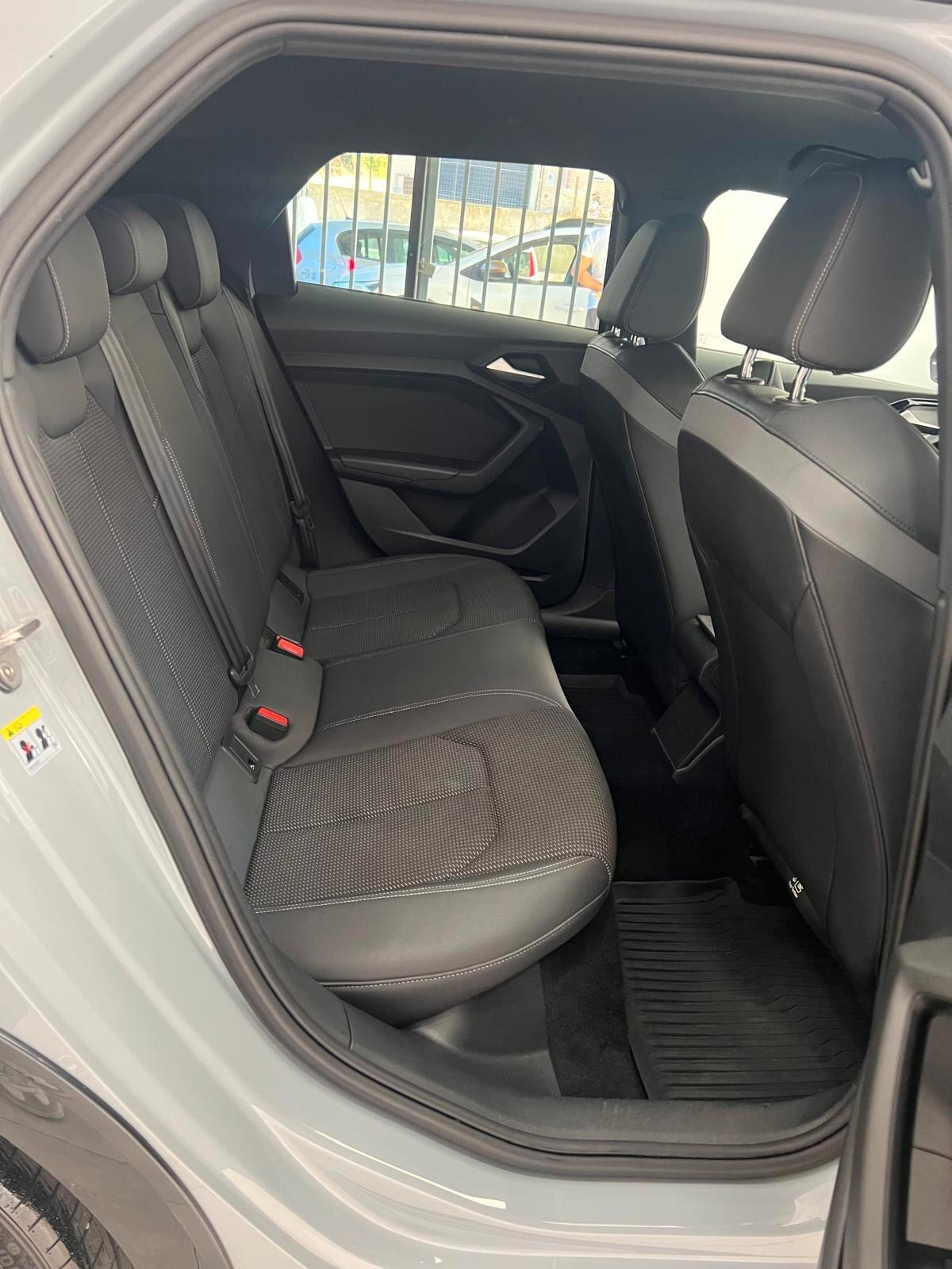 Audi A1 citycarver 30 TFSI Identity Contrast