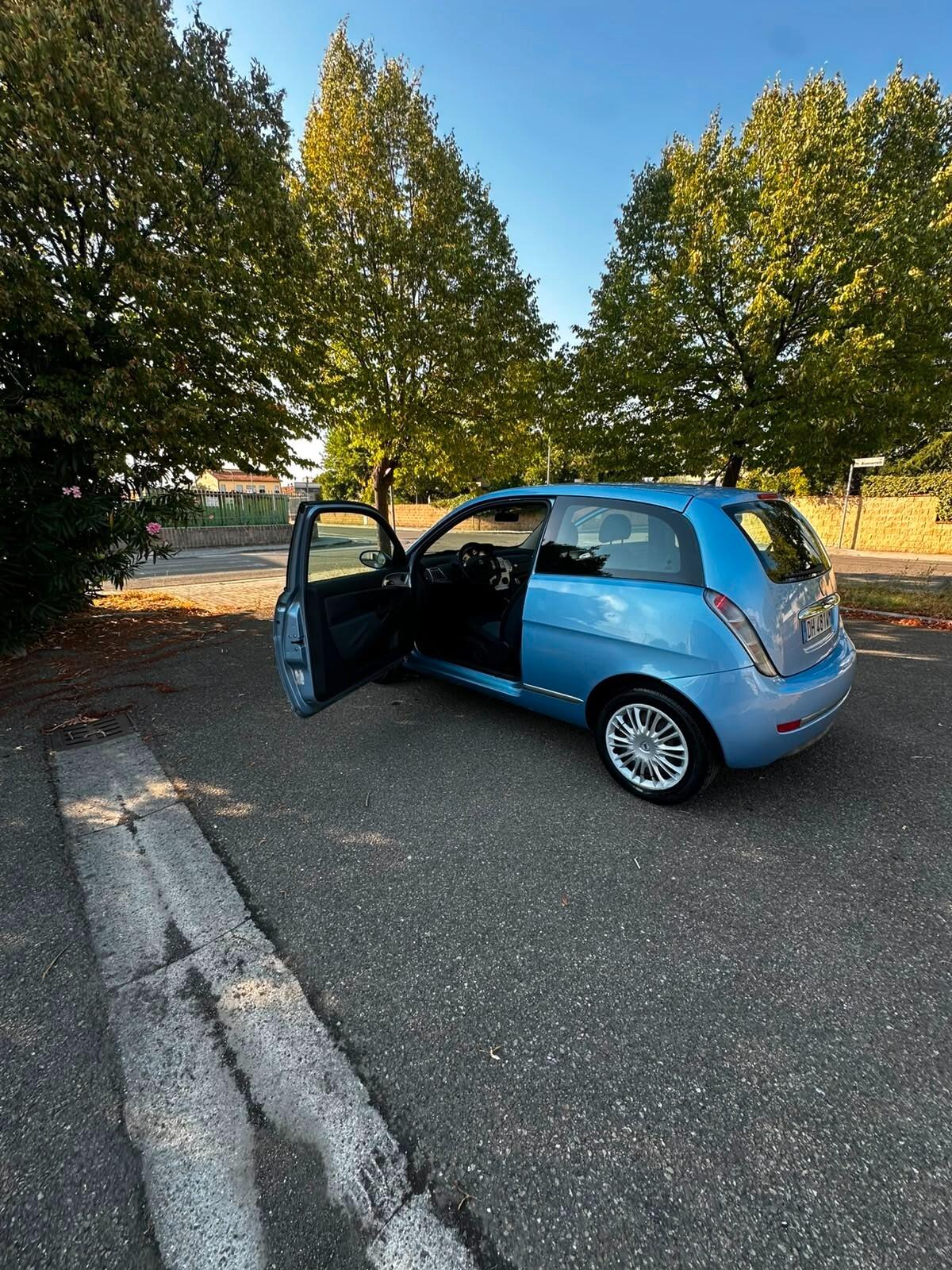 Lancia Ypsilon 1.2 SOLAMENTE 60.000 KM
