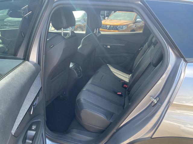 PEUGEOT 3008 Hybrid4 300 e-EAT8 Allure Pack