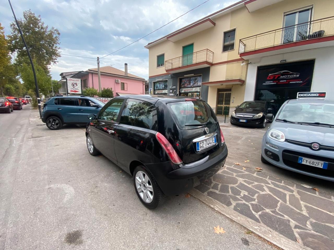 Lancia Ypsilon 1.3 MJT 75 CV Platino