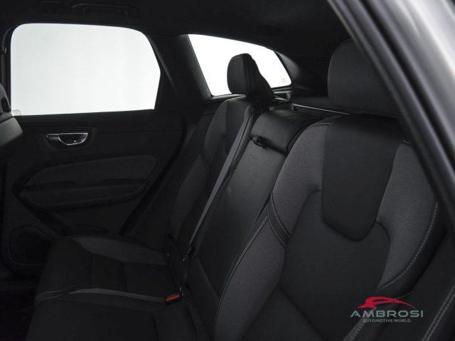 VOLVO XC60 B4 (d) AWD Geartronic R-design - AUTOCARRO N1