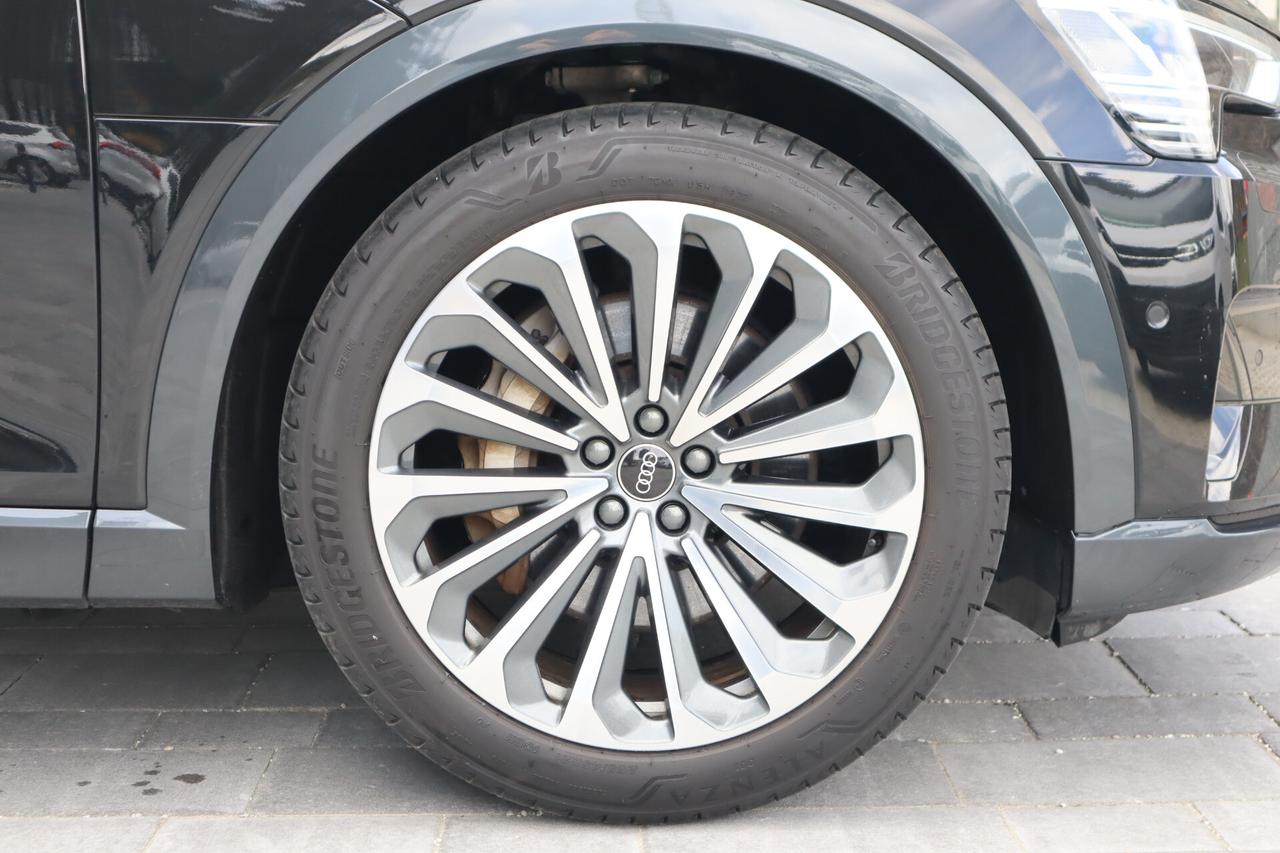 E Tron 55 408CV QUATTRO 360° HUD MATRIX 21"