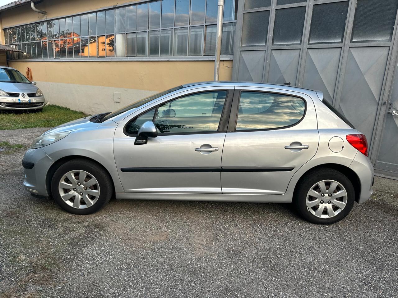 Peugeot 207 1.4 BENZINA