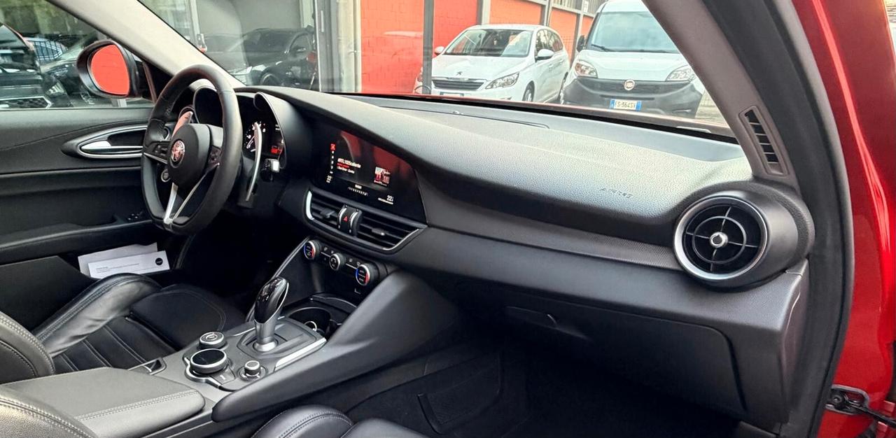 Alfa Romeo Giulia 2.2 Turbodiesel 210 CV AT8 AWD Q4 Veloce