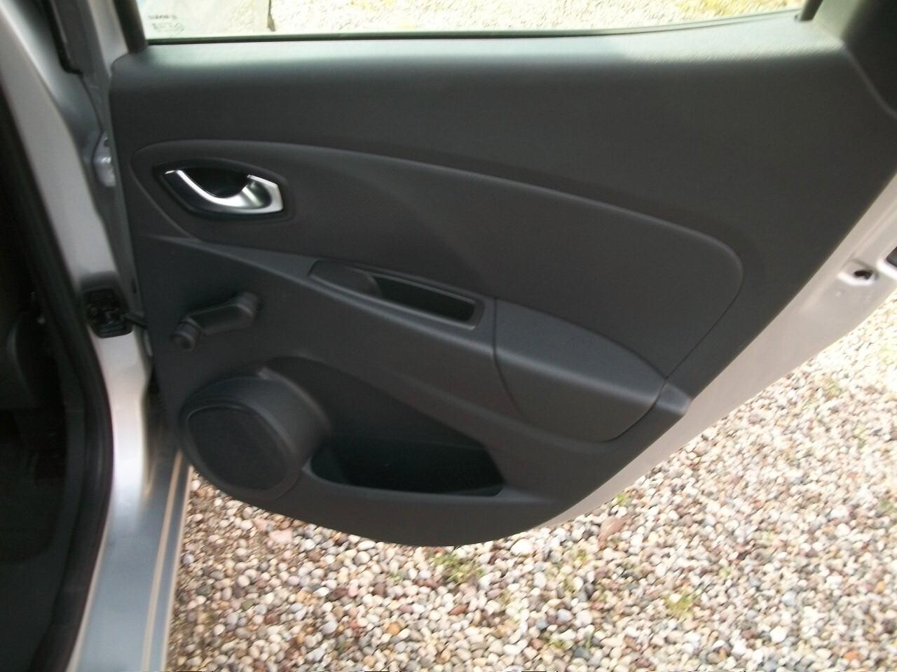 Renault Clio dCi 8V 90 CV EDC 5 porte Business CC 1461 kw 66 SI NUOVI PATENTATI GARANZIA UN ANNO