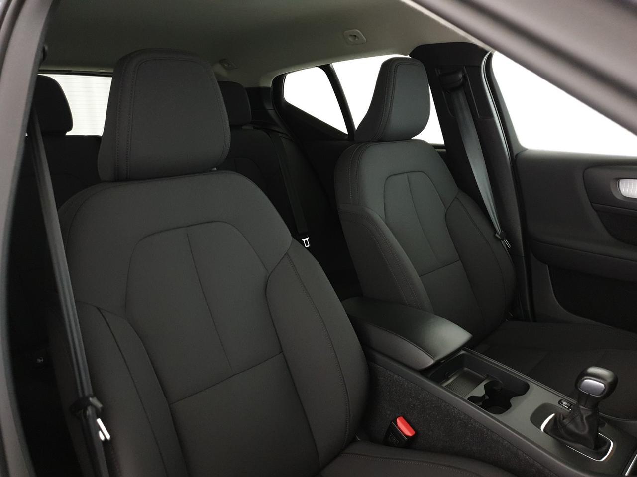 Volvo XC40 1.5 t3 momentum core 163cv auto my21