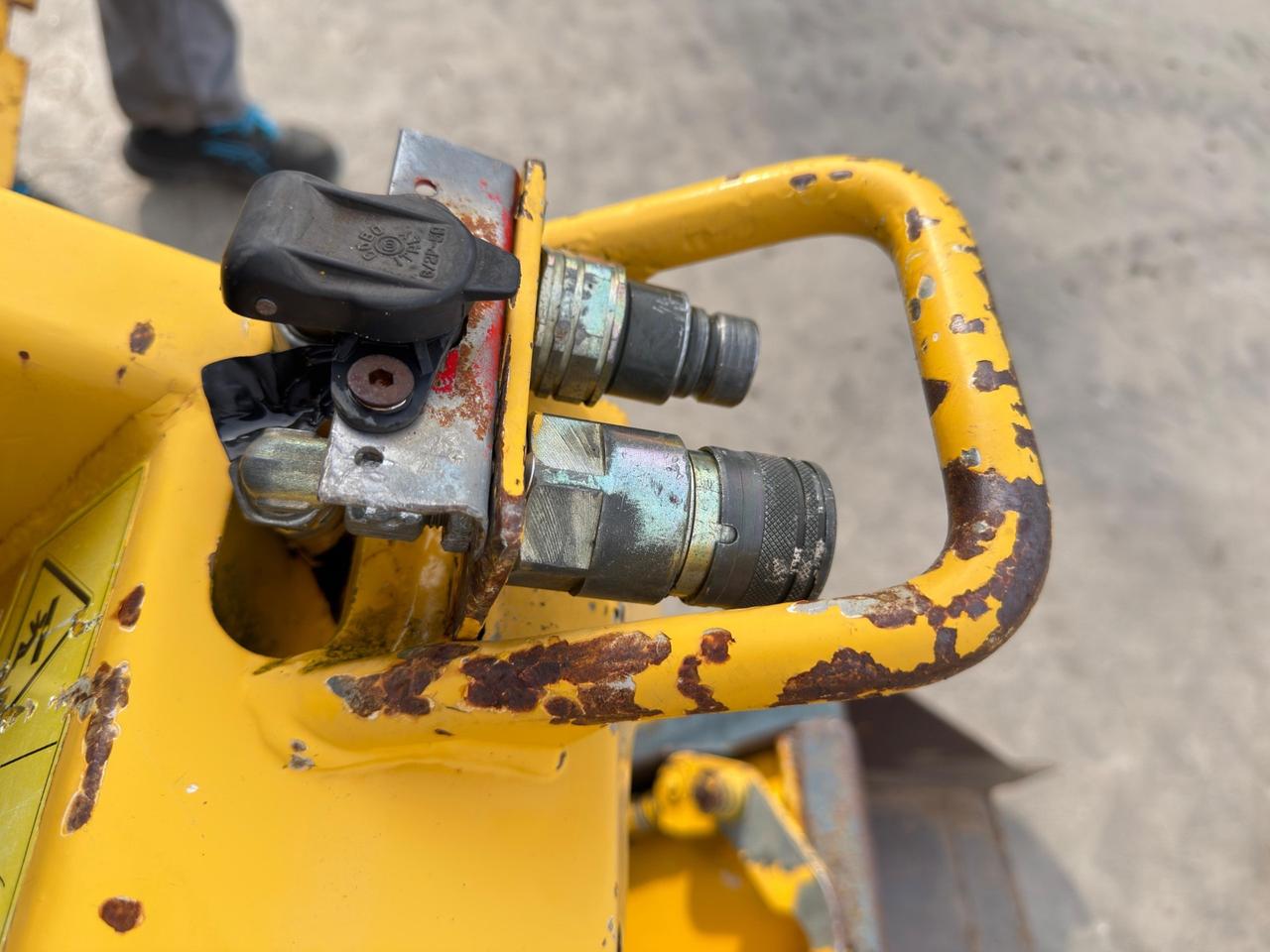 Mini pala GEHL SL 1625 con accessori