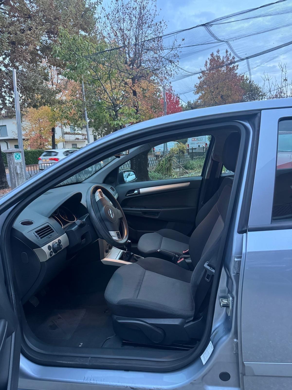 Opel Astra 1.6 16V VVT 5 porte Enjoy