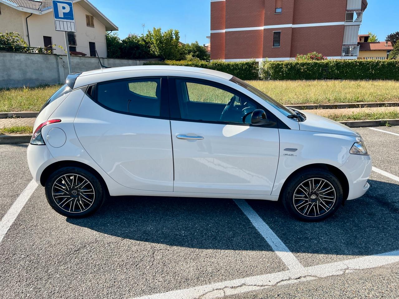 Lancia Ypsilon 1.0 hybrid firefly - 10.000km
