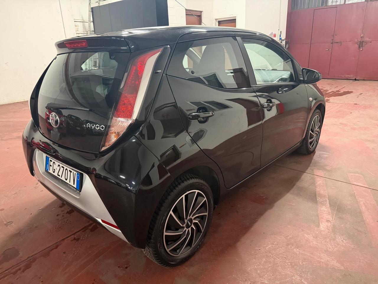 Toyota Aygo 1.0 VVT-i 69 CV 5P X-BLACK TSS NEOPAT