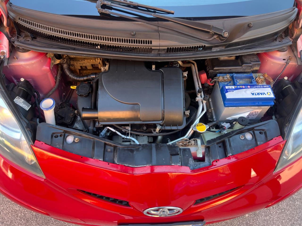 Toyota Aygo 1.0 12V VVT-i 5 porte Sol Connect Red Edition