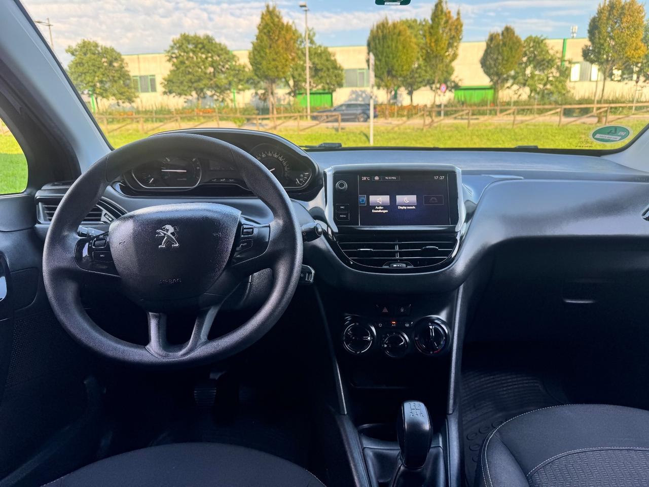 Peugeot 208 1.2 benzina Neopatentati