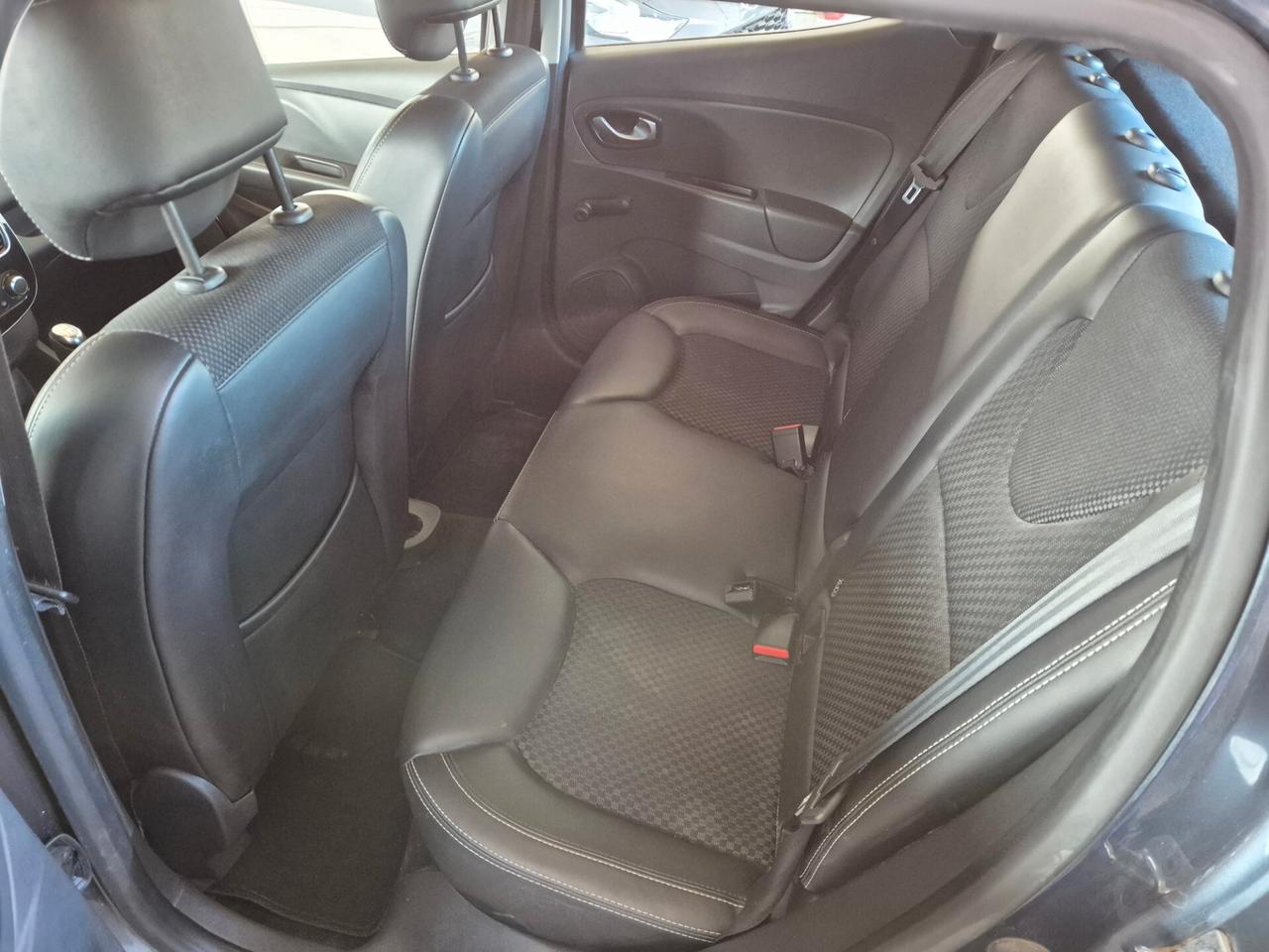 Renault Clio 1.2 75 CV 5 porte Duel