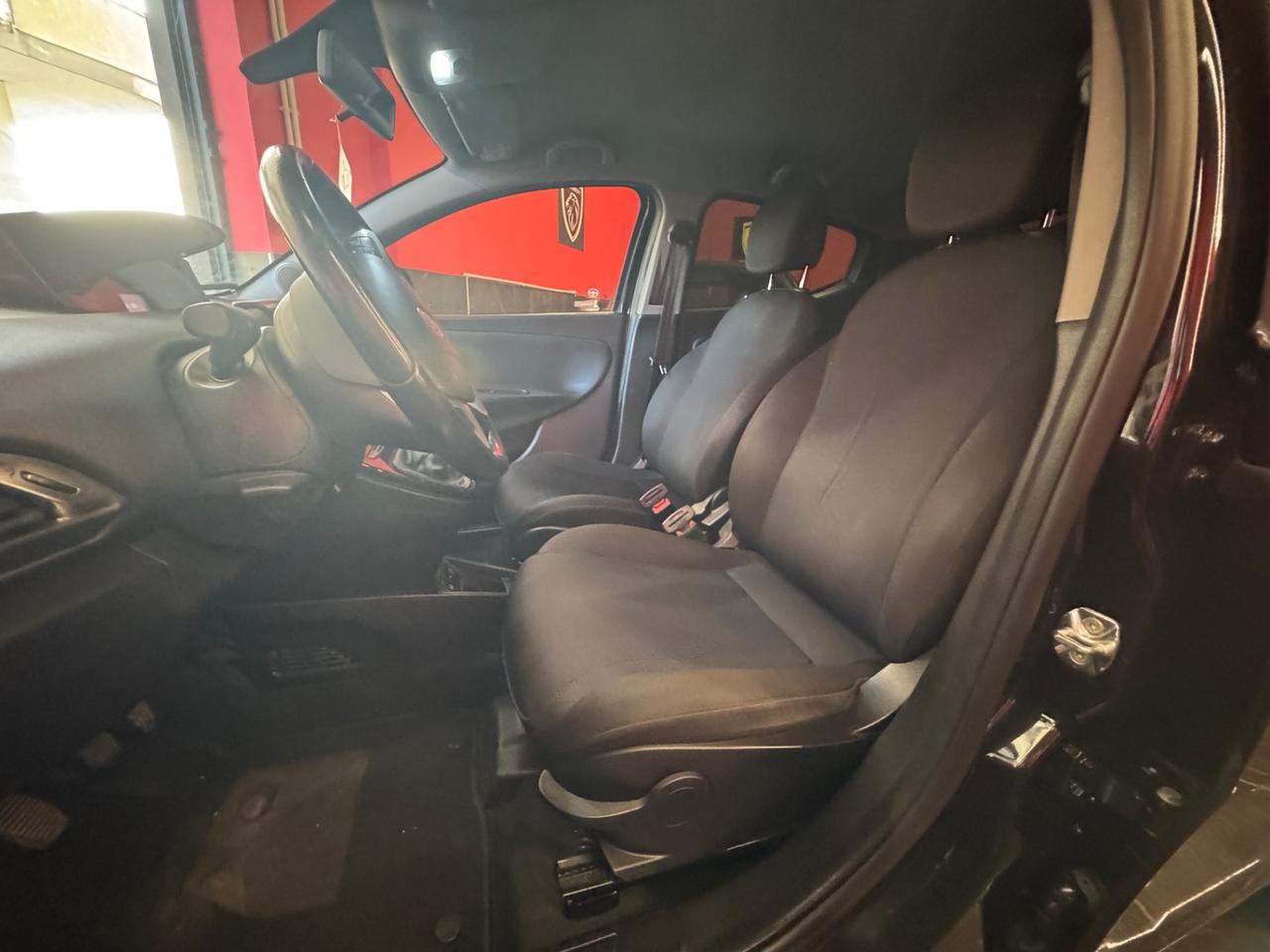Lancia Ypsilon 1.2 69 CV 5 porte GPL Ecochic Black and Noir
