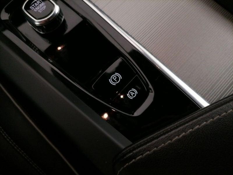 Volvo XC60 2.0 b4 R-design awd auto