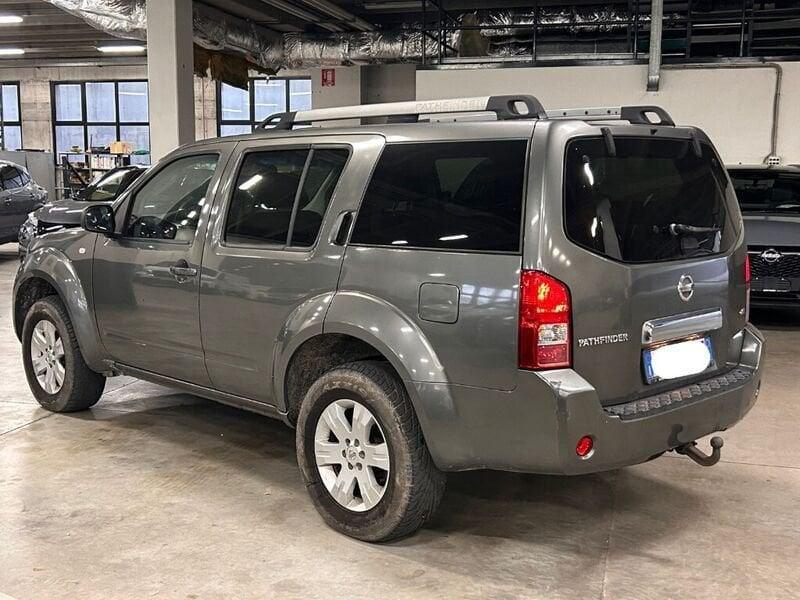 Nissan Pathfinder 2.5 dCi LE