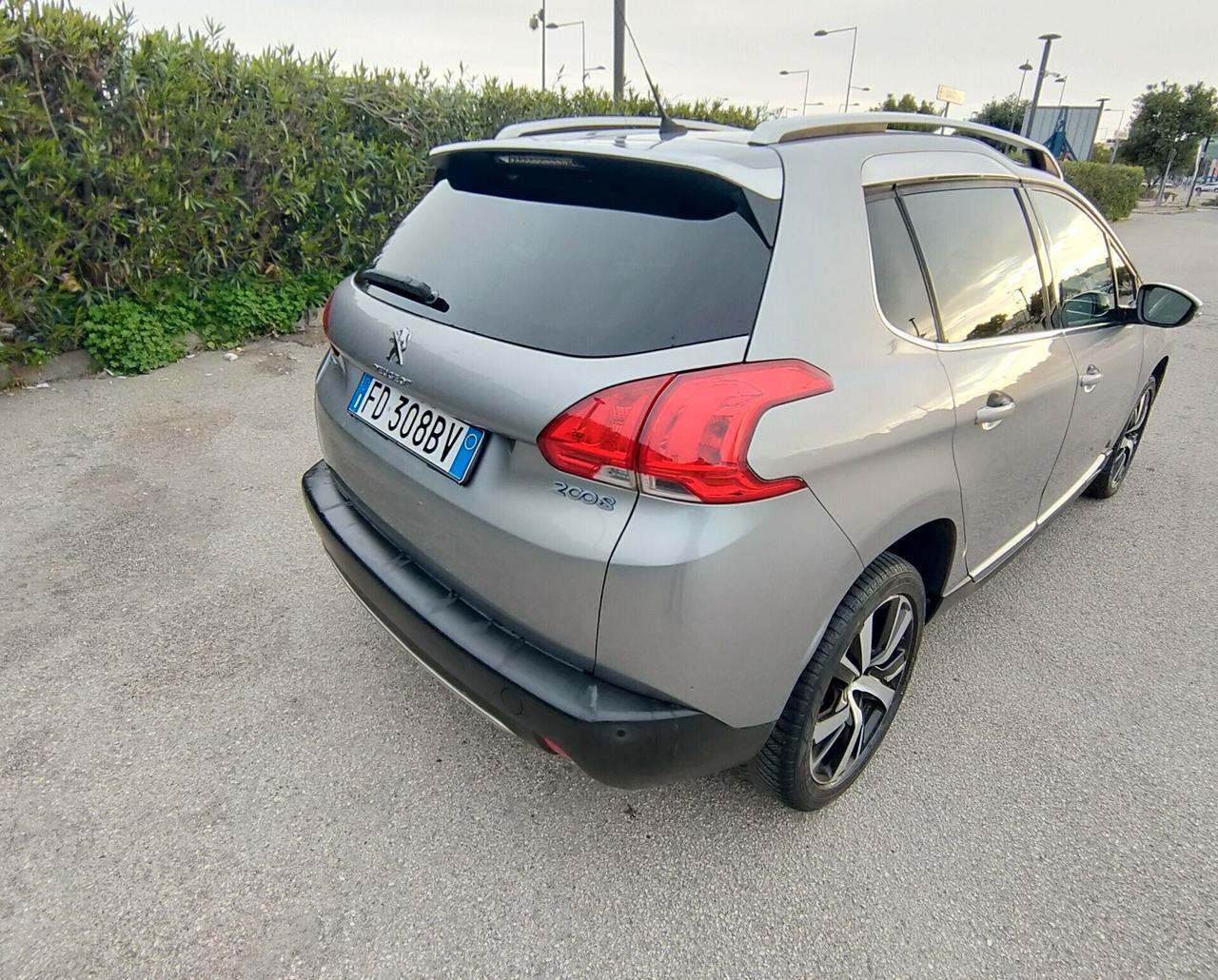 Peugeot 2008 BlueHDi 100 Allure